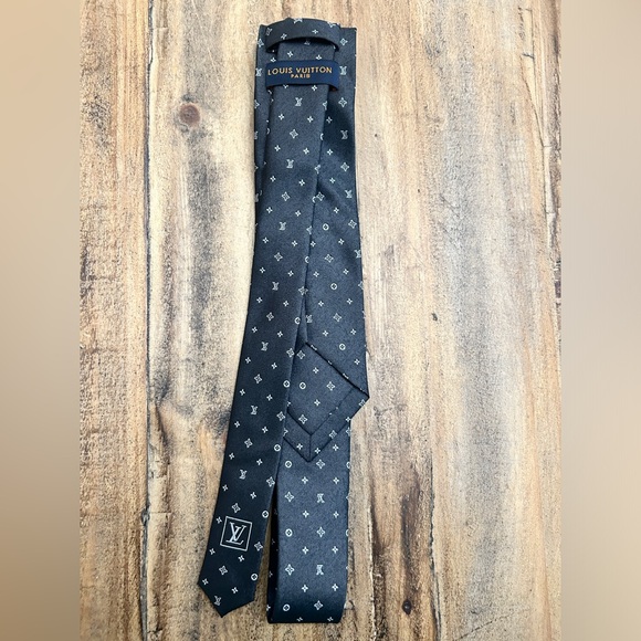 Louis Vuitton Tie - Picture 1 of 3